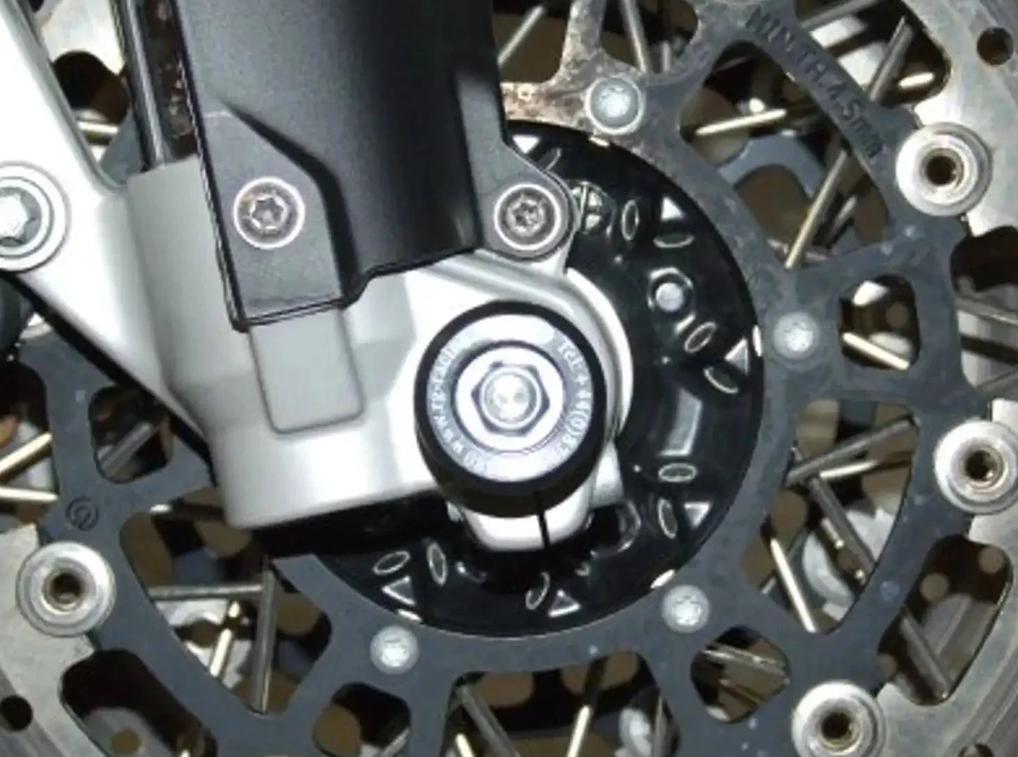 FP0089 - R&G RACING BMW F800GS (08/18) Front Wheel Sliders