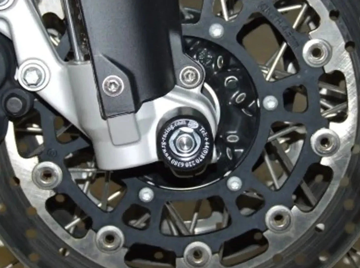 FP0089 - R&G RACING BMW F800GS (08/18) Front Wheel Sliders