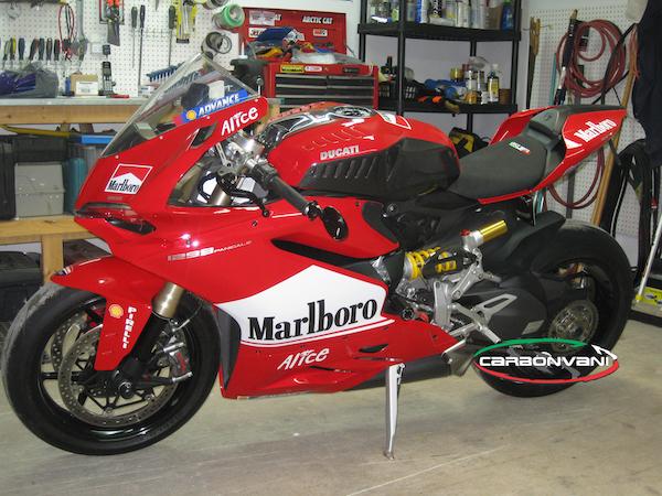 CARBONVANI Ducati Panigale (12/19) Carbon Fuel Tank Cover (Ullberg version)