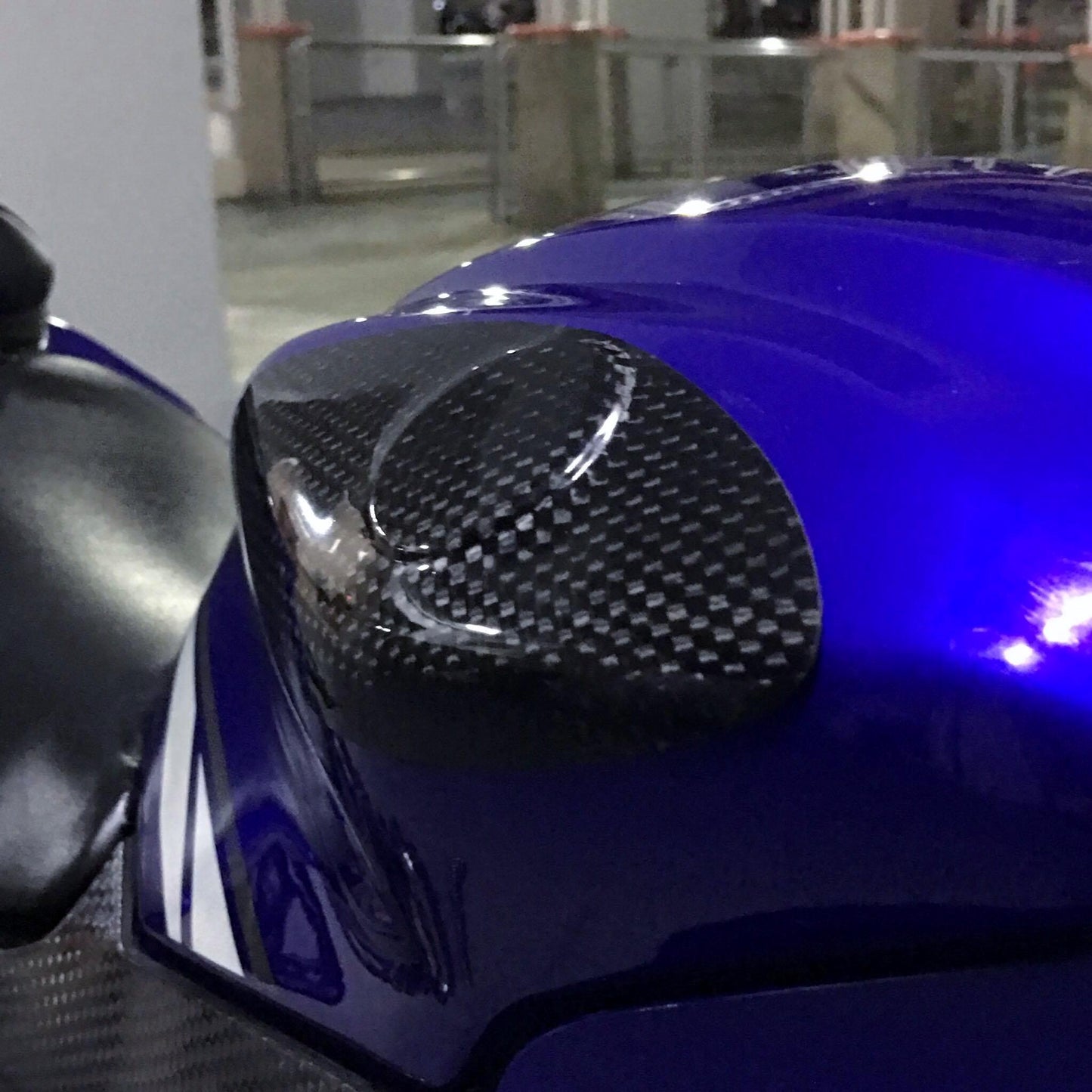 CARBON2RACE Yamaha YZF-R6 (08/16) Carbon Tank Sliders