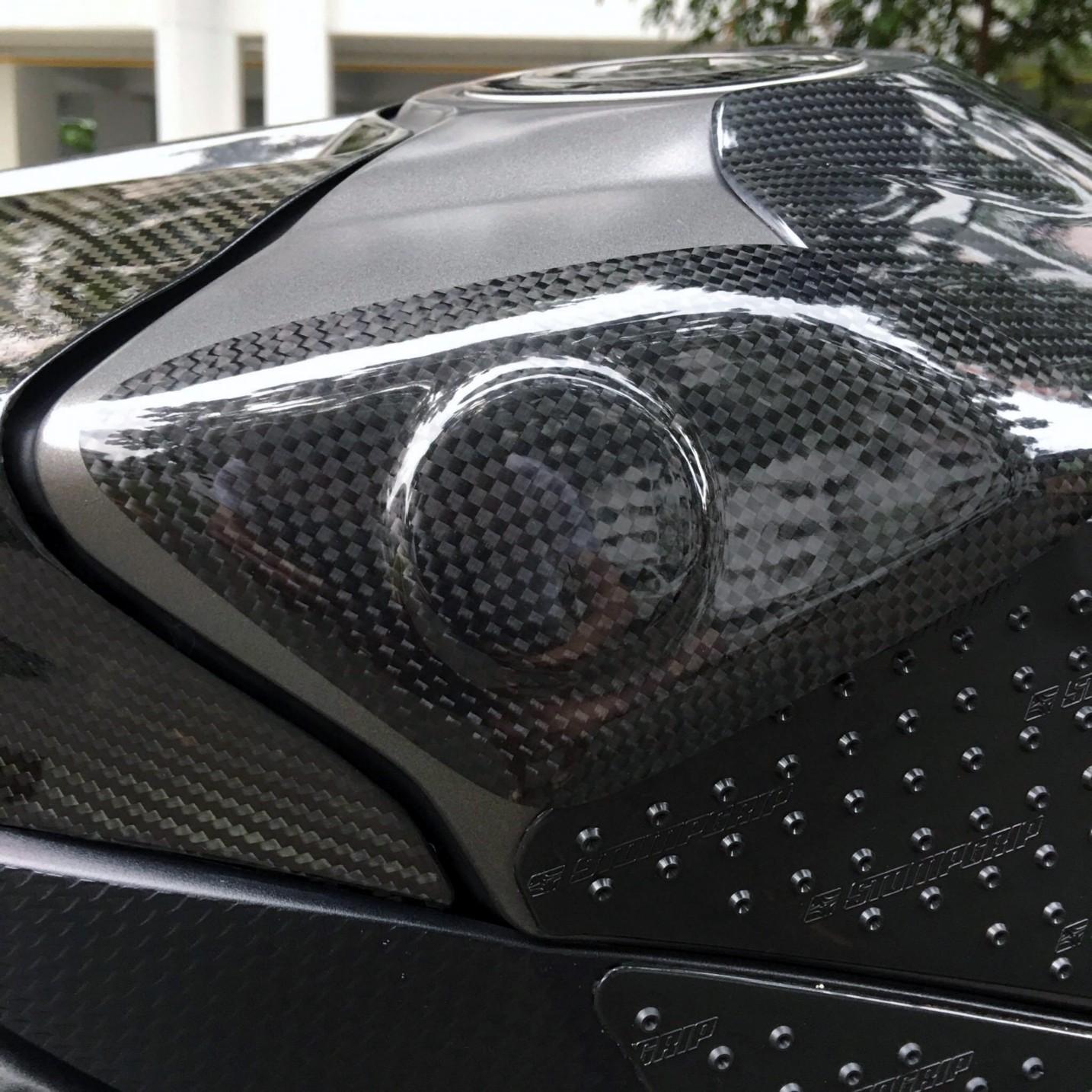 CARBON2RACE Yamaha YZF-R1 (09/14) Carbon Tank Sliders