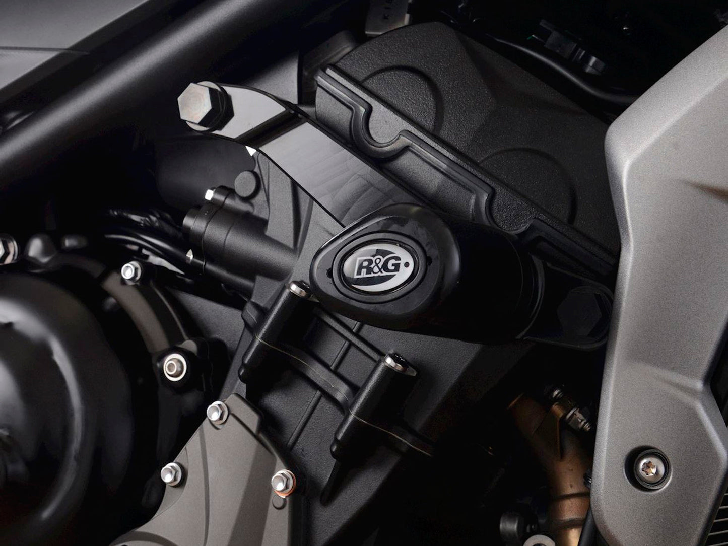 CP0516 - R&G RACING Triumph Trident 660 (2021+) Frame Crash Protection Sliders "Aero"