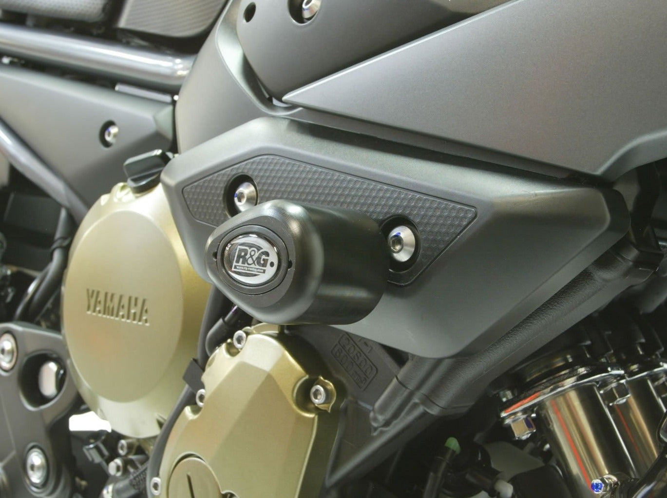 CP0246 - R&G RACING Yamaha XJ6 Diversion (09/17) Frame Crash Protection Sliders "Aero"