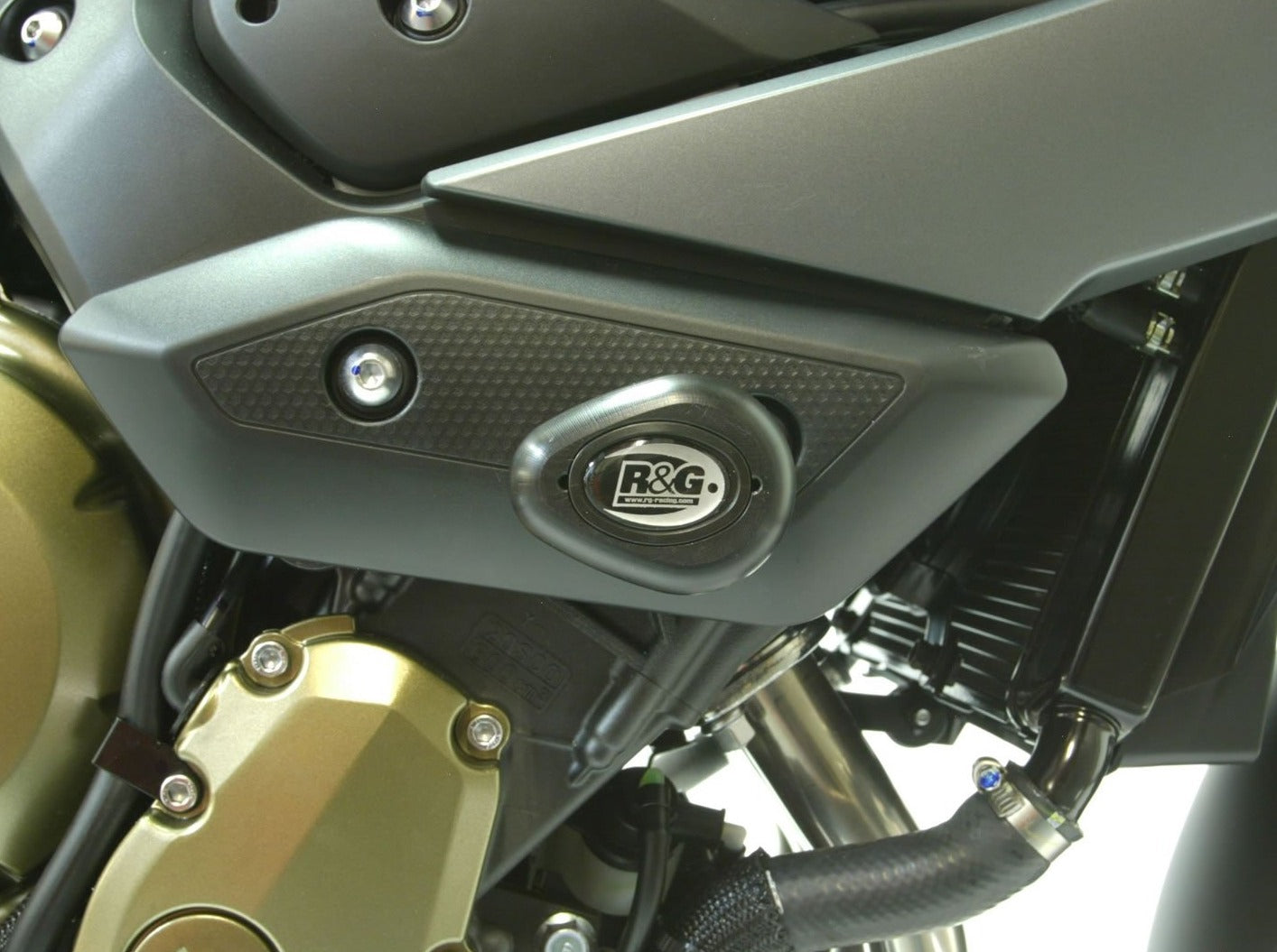 CP0246 - R&G RACING Yamaha XJ6 Diversion (09/17) Frame Crash Protection Sliders "Aero"