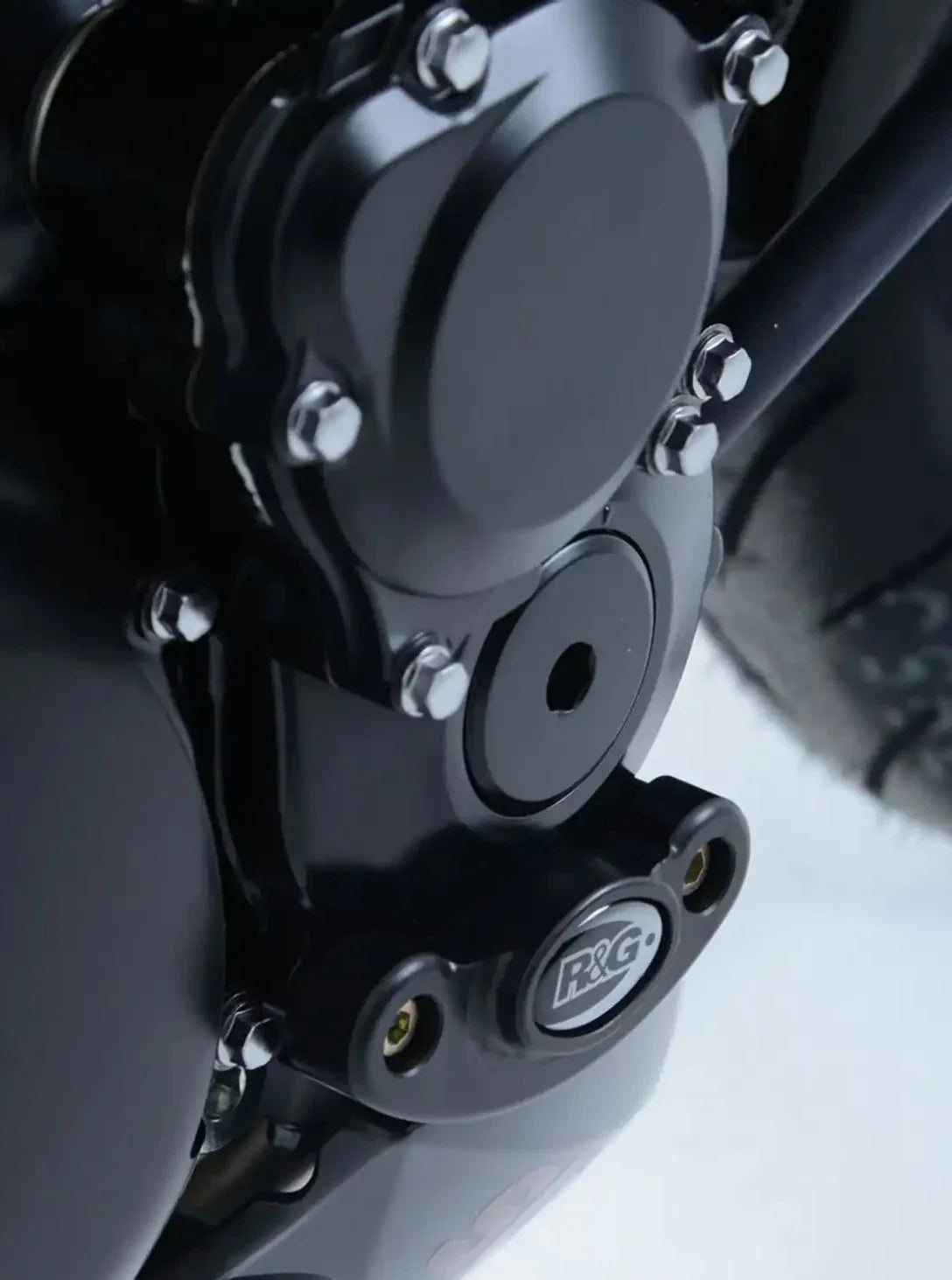 ECS0044 - R&G RACING Suzuki GSR600 / 750 / GSX-S750 Engine Case Slider (right)