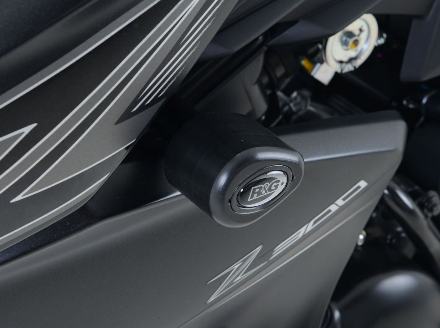 CP0402 - R&G RACING Kawasaki Z250 / Z300 Frame Crash Protection Sliders "Aero"