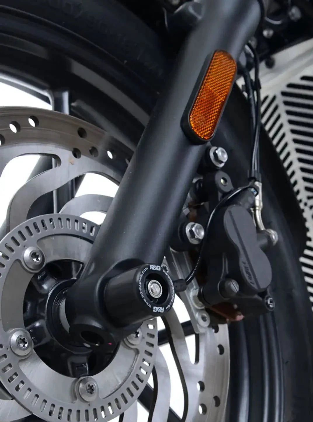 FP0189 - R&G RACING Triumph Street Twin Front Wheel Sliders