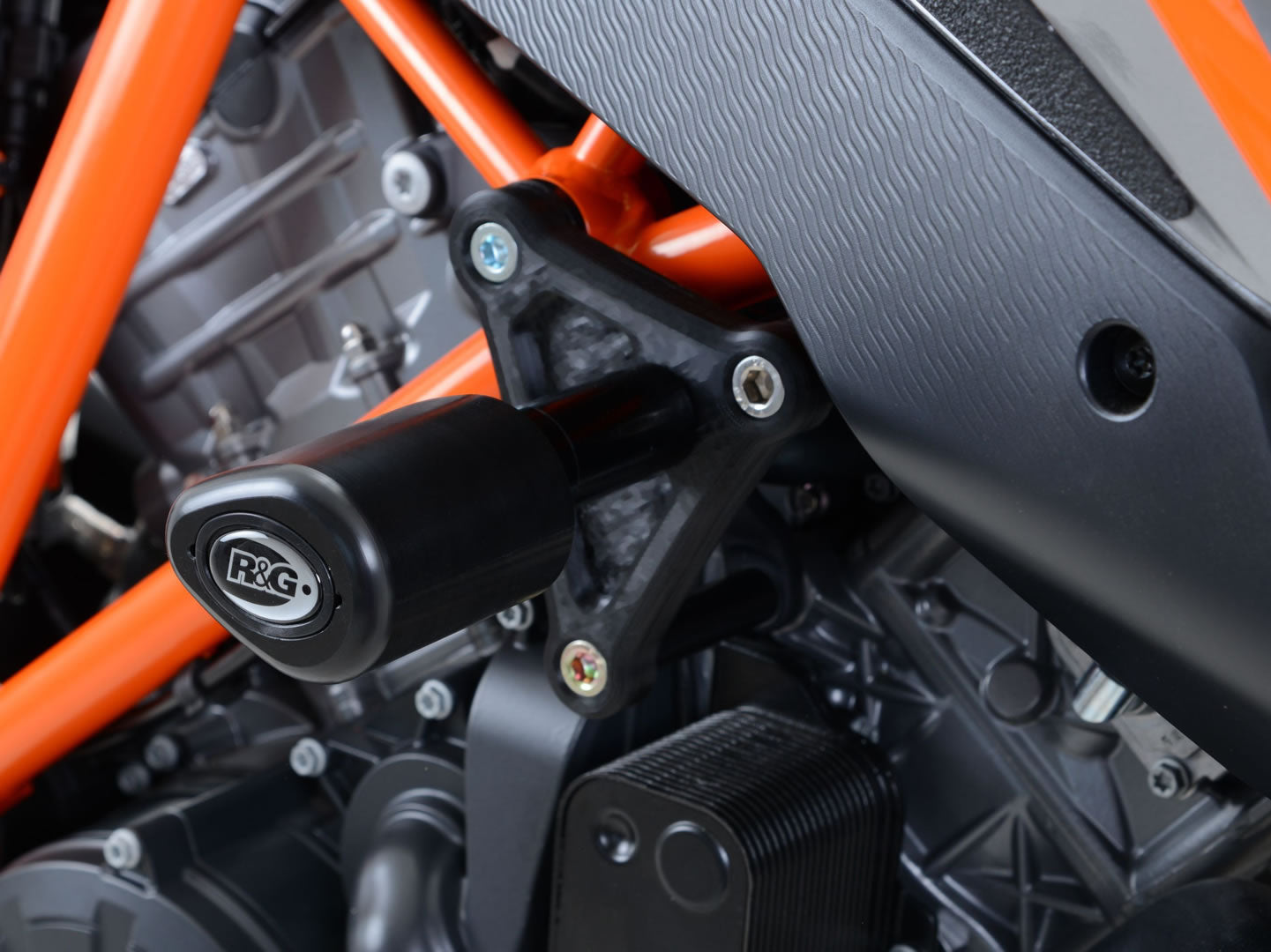 CP0408 - R&G RACING KTM 1290 Super Duke GT (16/20) Frame Crash Protection Sliders "Aero"