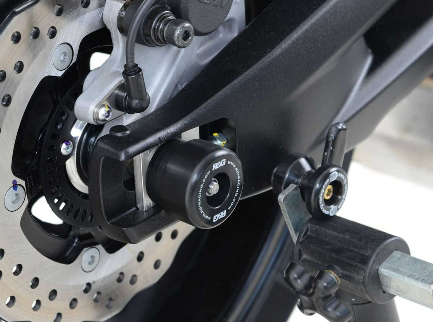 SP0072 - R&G RACING Yamaha Tracer 700 (16/20) Rear Wheel Sliders (swingarm)
