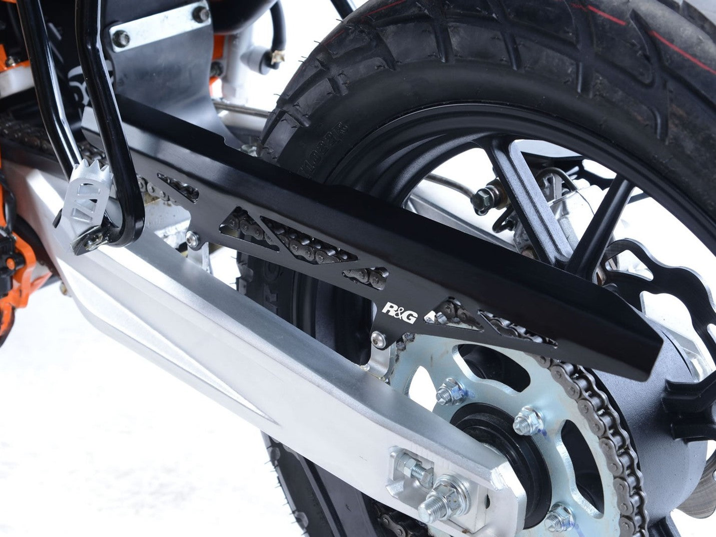 CG0013 - R&G RACING Sinnis Apache SMR 125 Chain Guard