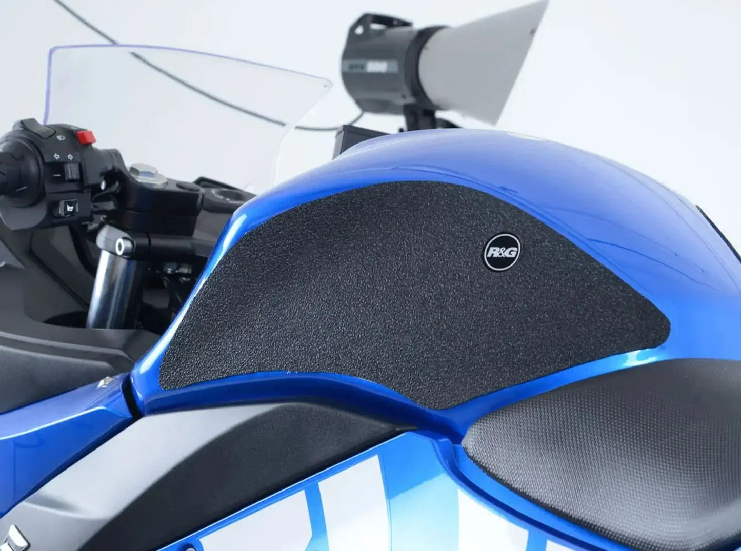 EZRG727 - R&G RACING Suzuki GSX250R (17/20) Fuel Tank Traction Grips