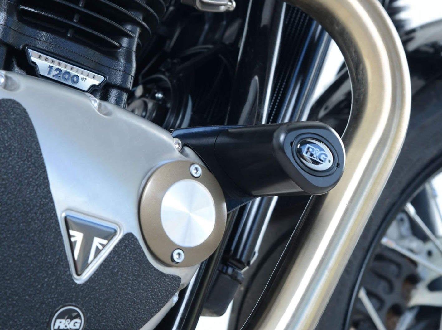 CP0436 - R&G RACING Triumph Bonneville Bobber (17/19) Frame Crash Protection Sliders "Aero"