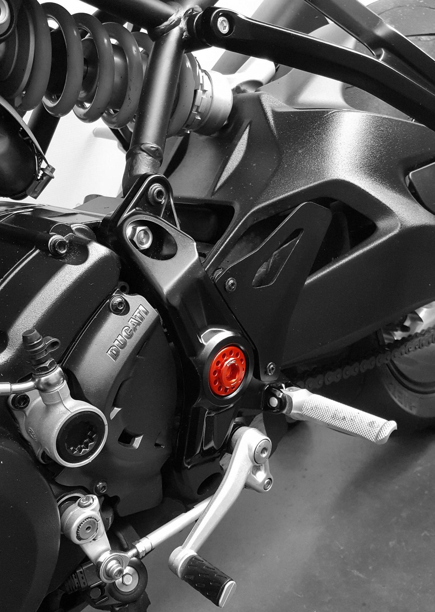 PEV01 - CNC RACING Ducati OEM Rearset Central Bolts