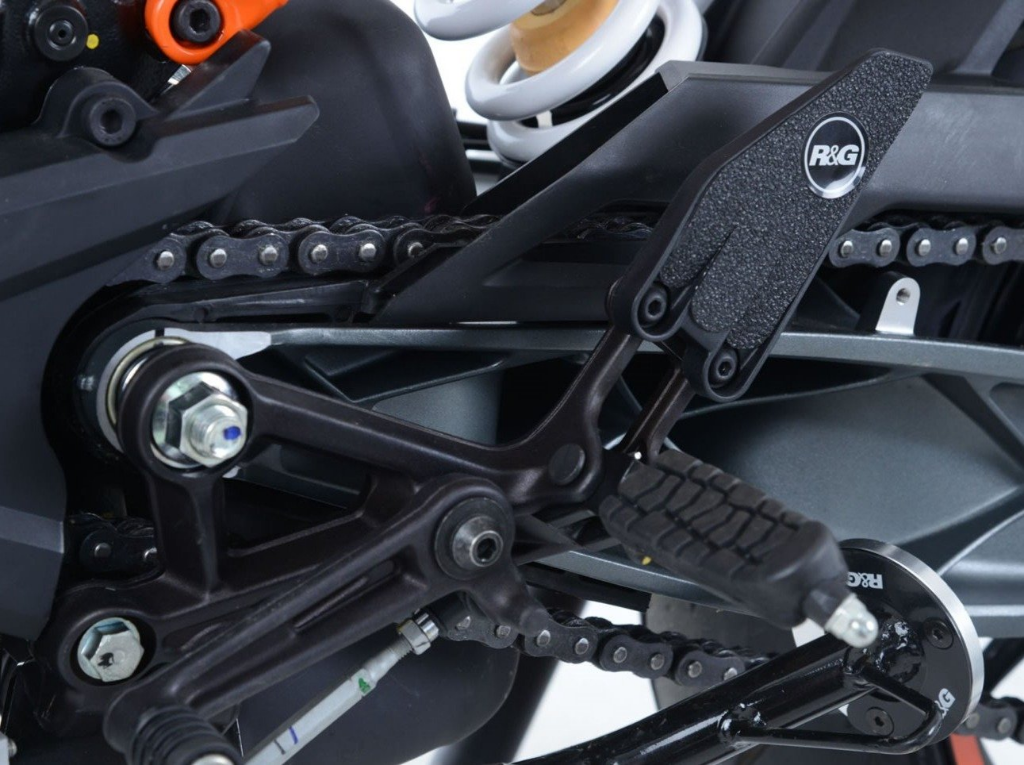 EZBG501 - R&G RACING KTM 125 / 200 Duke Heel Guard Kit