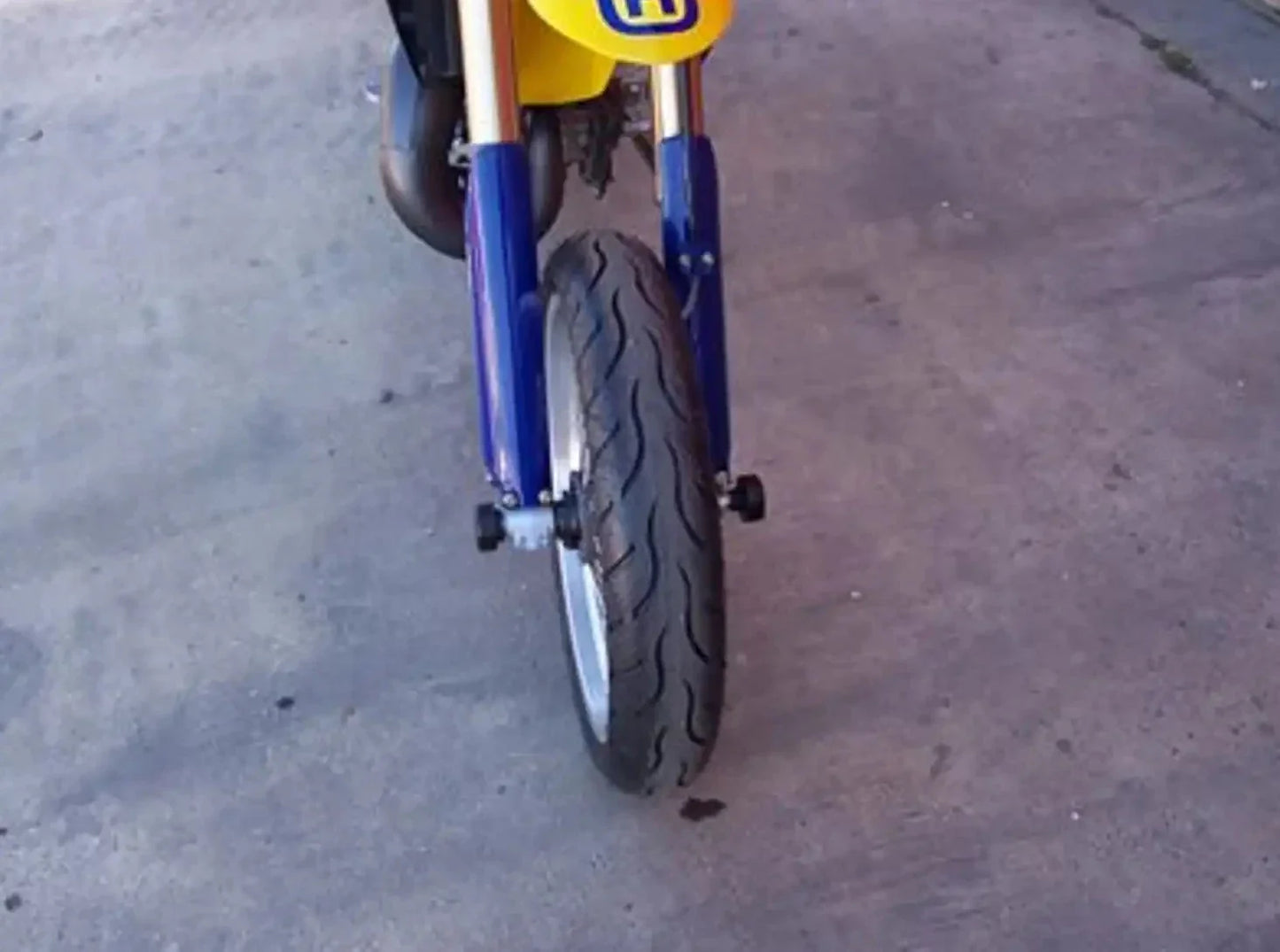 FP0037 - R&G RACING Husqvarna SM 125 / SMR 125 / 570 Front Wheel Sliders