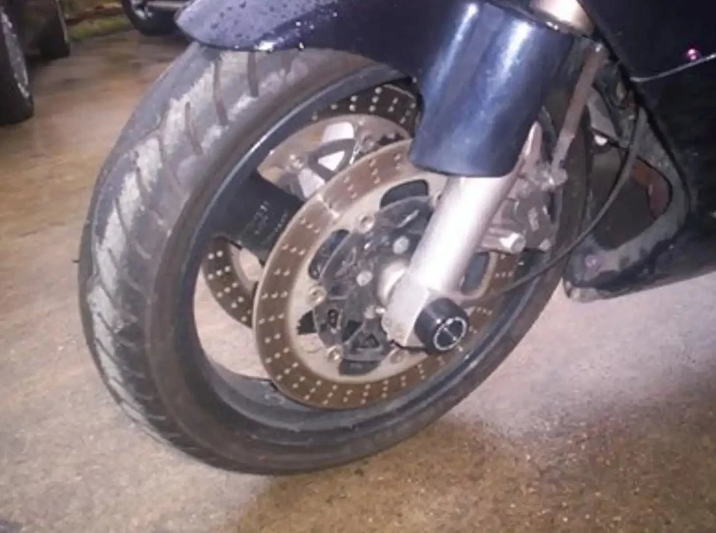 FP0021 - R&G RACING Kawasaki Z1000 / ZZR1100 / ZX7-R Front Wheel Sliders