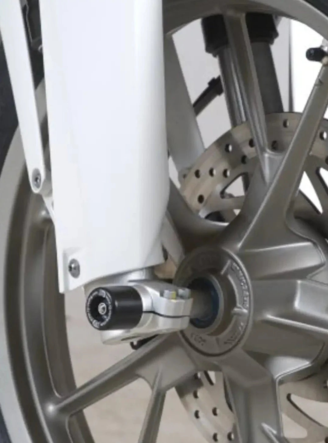 FP0125 - R&G RACING Husqvarna TR650 Strada / Terra (12/13) Front Wheel Sliders