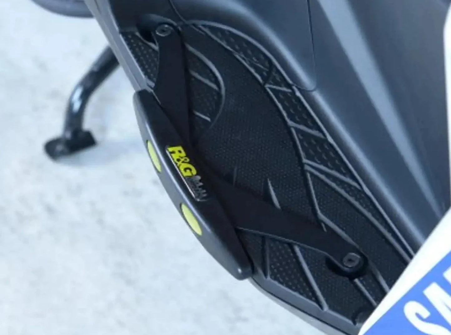 TP0017 - R&G RACING Honda NSC50R (13/17) Footboard Sliders (racing)