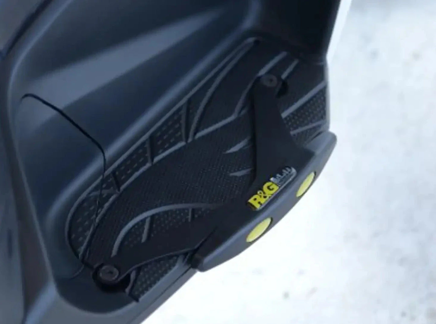 TP0017 - R&G RACING Honda NSC50R (13/17) Footboard Sliders (racing)