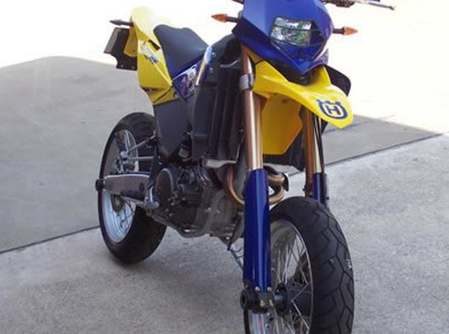 SP0010 - R&G RACING Husqvarna SMR 450 / 510 / SM 610 Rear Wheel Sliders (swingarm)