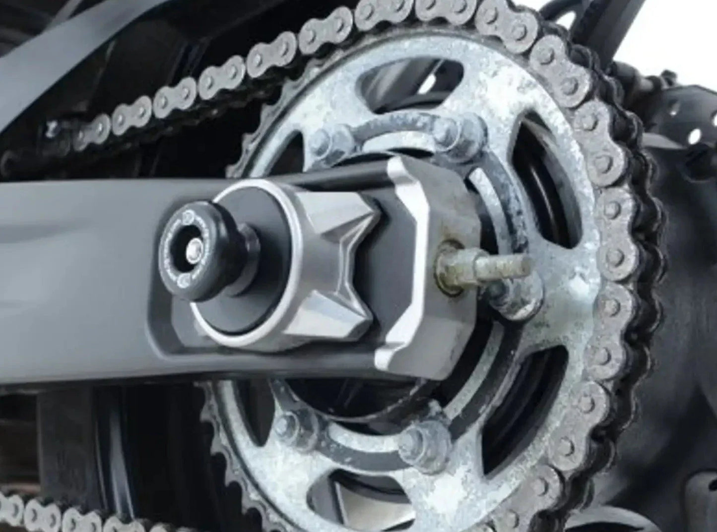 SS0042 - R&G RACING Yamaha MT-07 / FZ-07 / XSR700 / R7 Rear Wheel Sliders (paddock stand bobbins)