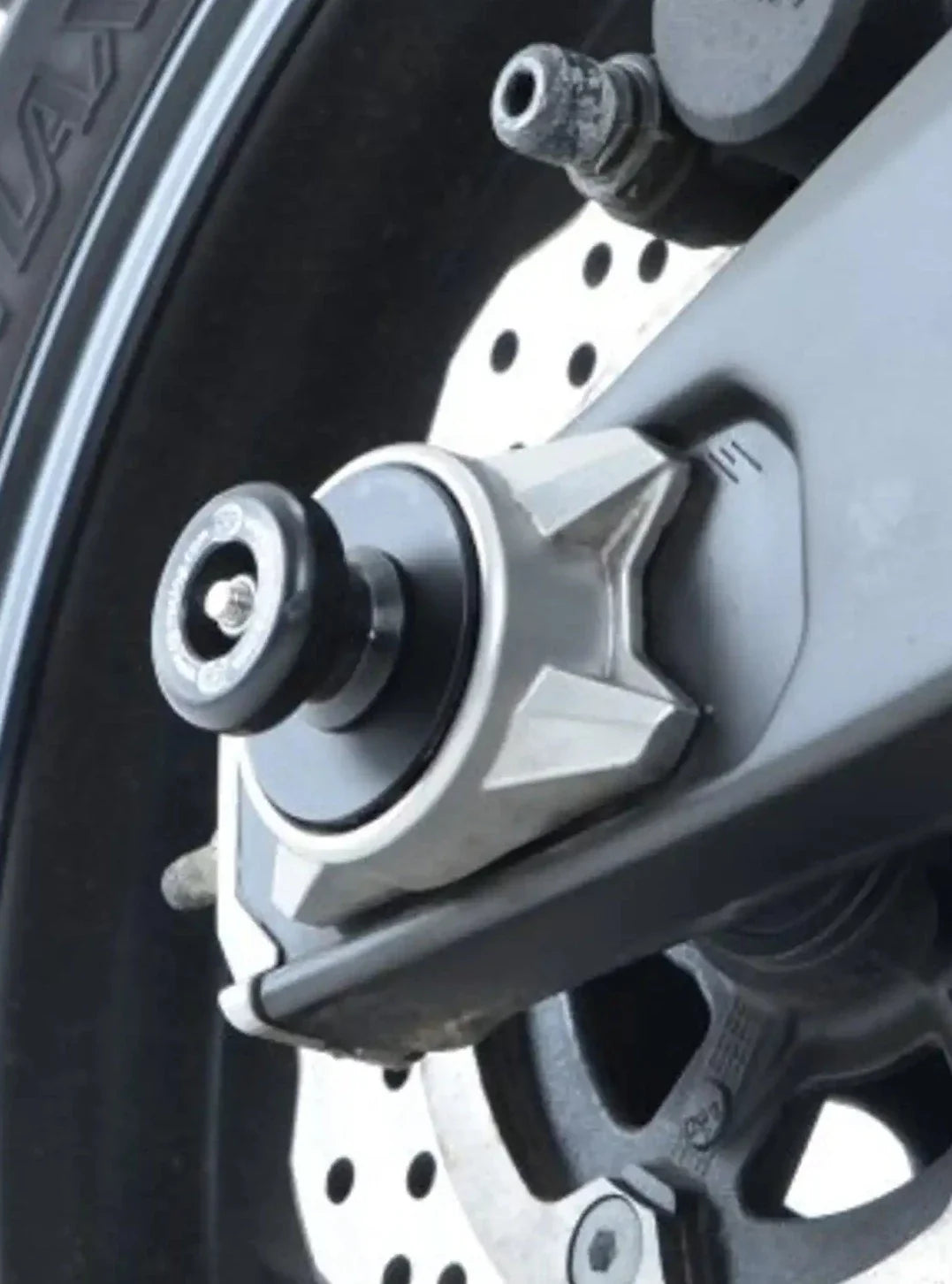 SS0042 - R&G RACING Yamaha MT-07 / FZ-07 / XSR700 / R7 Rear Wheel Sliders (paddock stand bobbins)