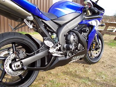 CP0117 - R&G RACING Yamaha YZF-R1 (04/06) Frame Crash Protection Sliders "Classic" (swingarm pivot)