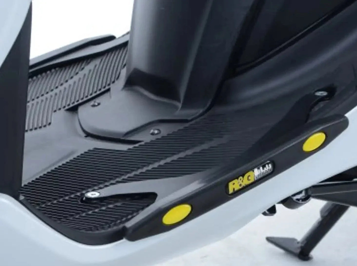 TP0020 - R&G RACING Yamaha Tricity 125 (14/17) Footboard Sliders (racing)