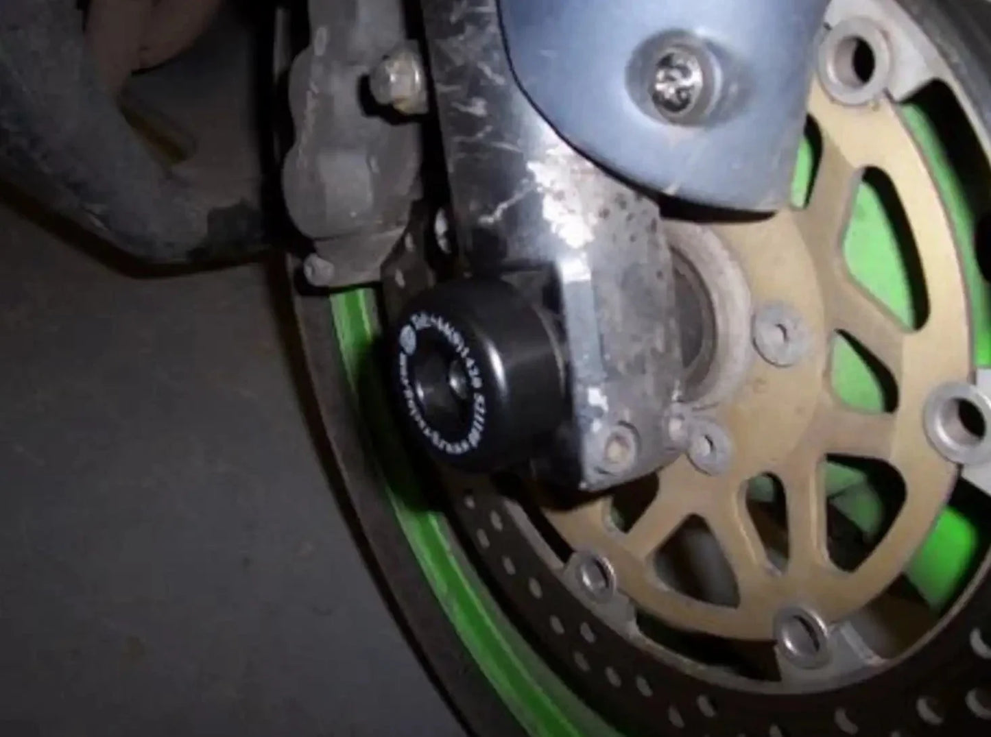 FP0048 - R&G RACING Kawasaki ZX-6R (98/02) Front Wheel Sliders