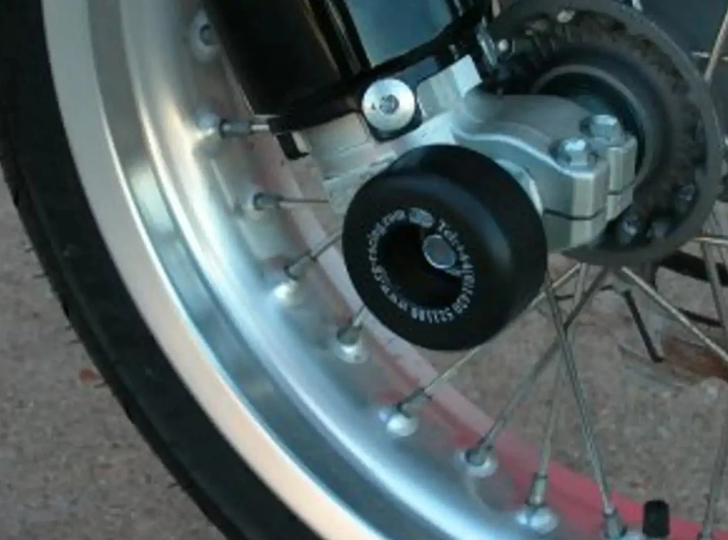 FP0052 - R&G RACING Aprilia SXV 450 / 550 Front Wheel Sliders