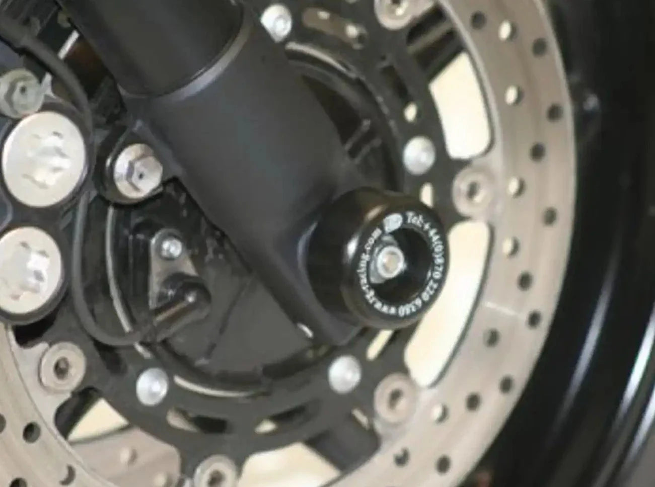 FP0054 - R&G RACING Yamaha FZ1 / FZ6 / Fazer / Super Tenere Front Wheel Sliders