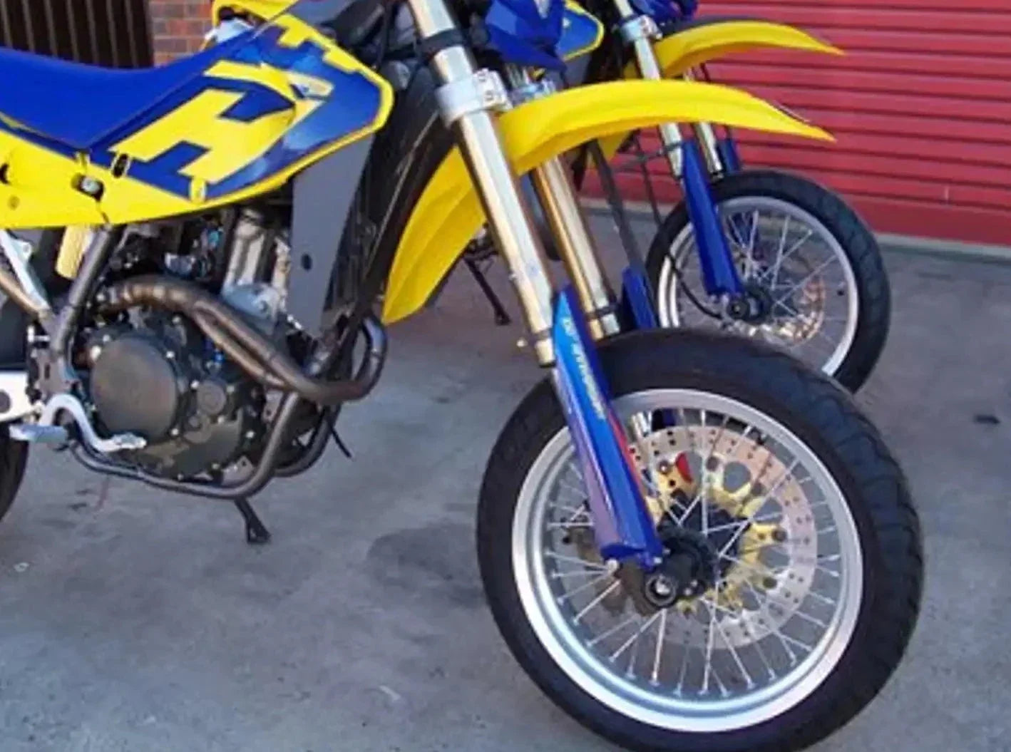 FP0056 - R&G RACING Husqvarna SMR 510 / 450 Front Wheel Sliders