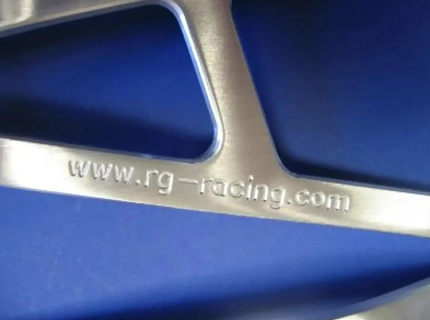 EH0032 - R&G RACING Yamaha YZF-R1 (02/03) Exhaust Hanger