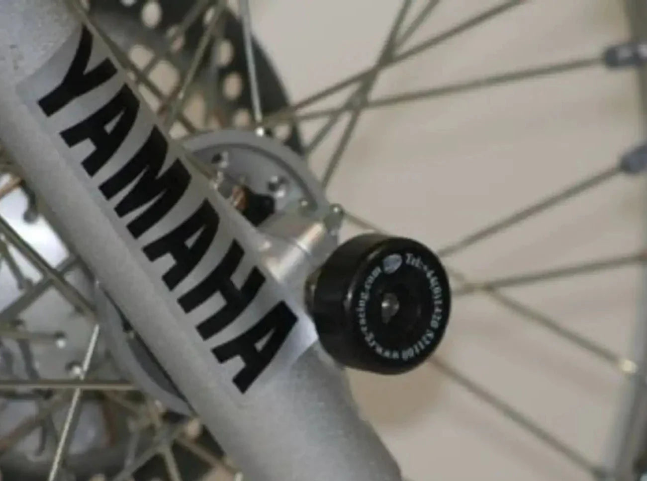 FP0074 - R&G RACING Yamaha DT125R / DT125X Front Wheel Sliders