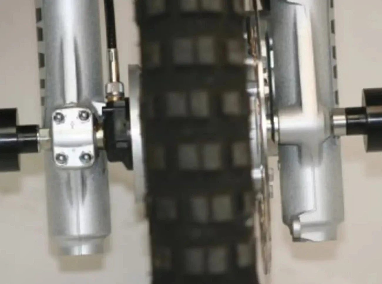 FP0074 - R&G RACING Yamaha DT125R / DT125X Front Wheel Sliders