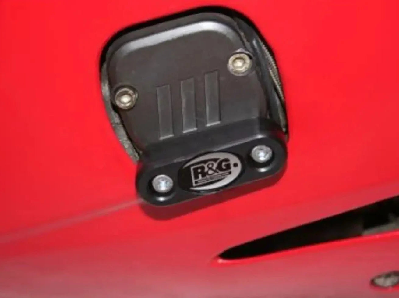 ECS0019 - R&G RACING Benelli Tornado Novecento TRE / Cafe Racer 1130 Engine Case Slider (left)