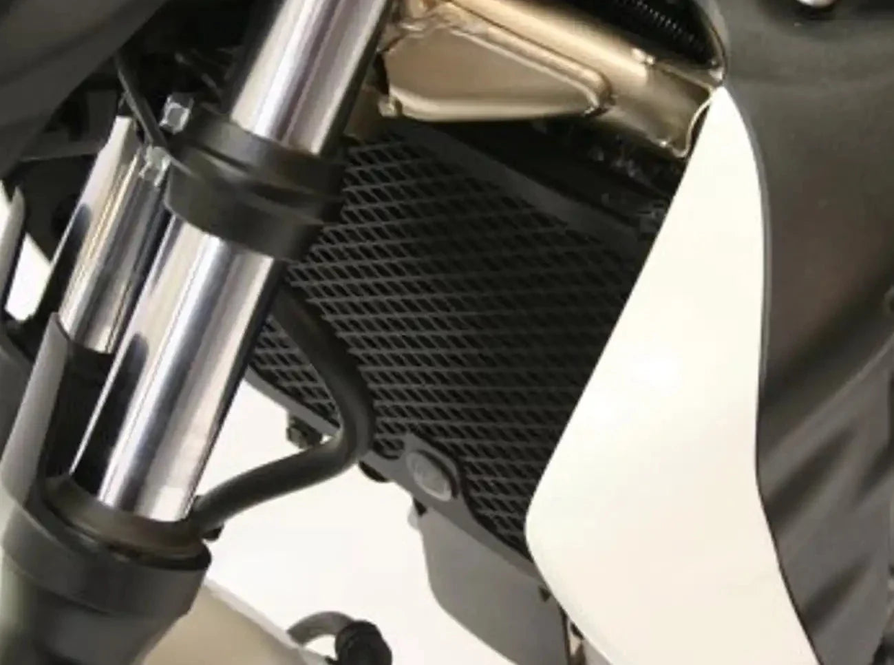 RAD0074 - R&G RACING Suzuki Gladius 650 (09/18) Radiator Guard