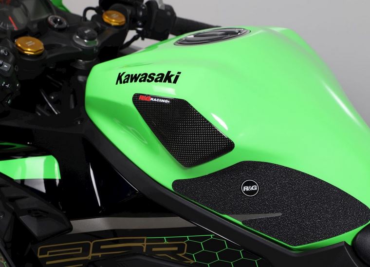 TS0061 - R&G RACING Kawasaki ZX-25R (2020+) Carbon Fuel Tank Protection Sliders